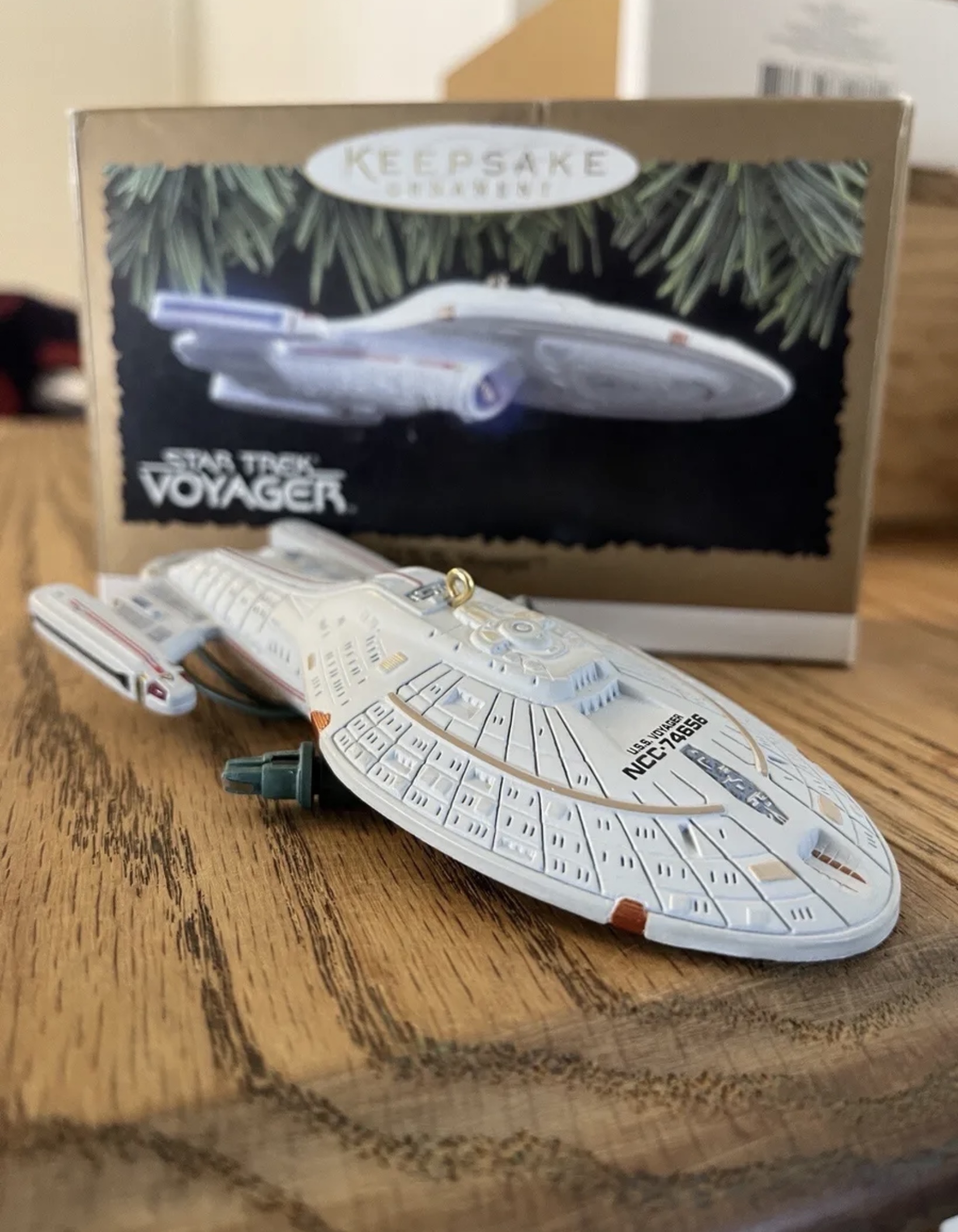 009. U.S.S. Voyager NCC-74656 | Hallmark Star Trek Ornaments